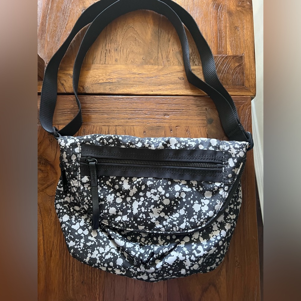 Lululemon festival bag